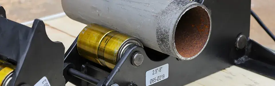 ماكينة قطع الأنابيب